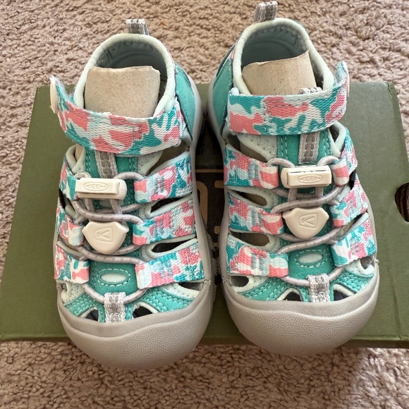NIB Newport H2 Camo Pink Green Icing Toddler 8 Sandals Water Shoes New - Picture 1 of 6
